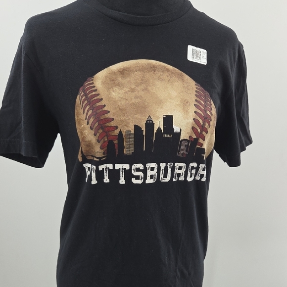 Pittsburgh Skyline Graphic T-Shirt - Black - Picture 16 of 16